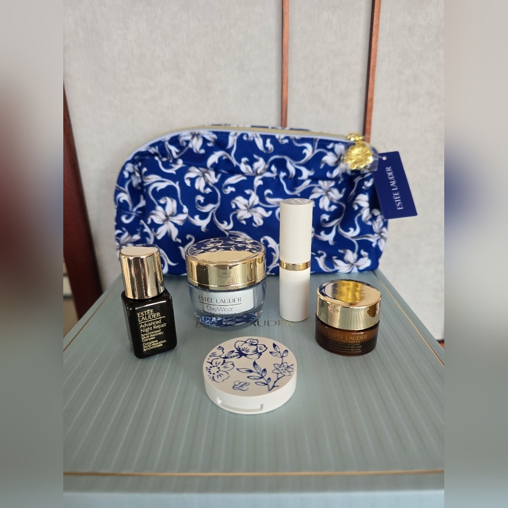 Estee Lauder 6 Piece Gift Travel Set Blue & White Floral Bag New with Box